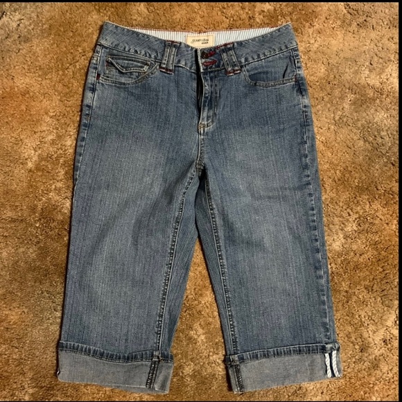 Ladies Brand St. John’s Bay Denim Capris Size 4 - Picture 1 of 6